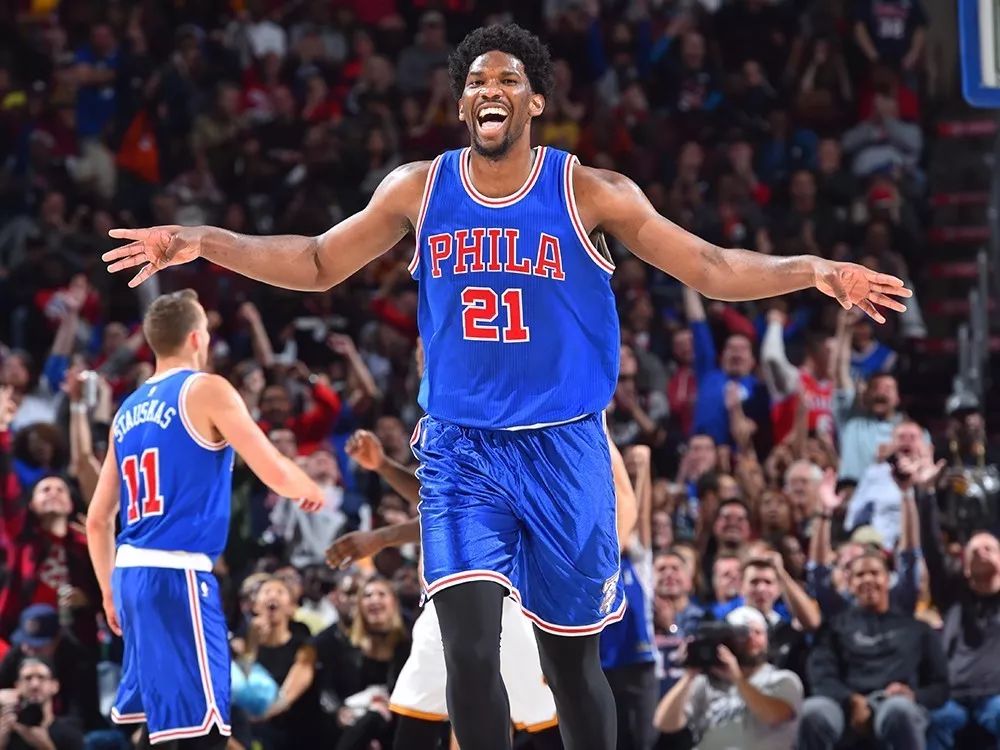 美国NBA聚焦重点对决，球员表现引人注目的简单介绍