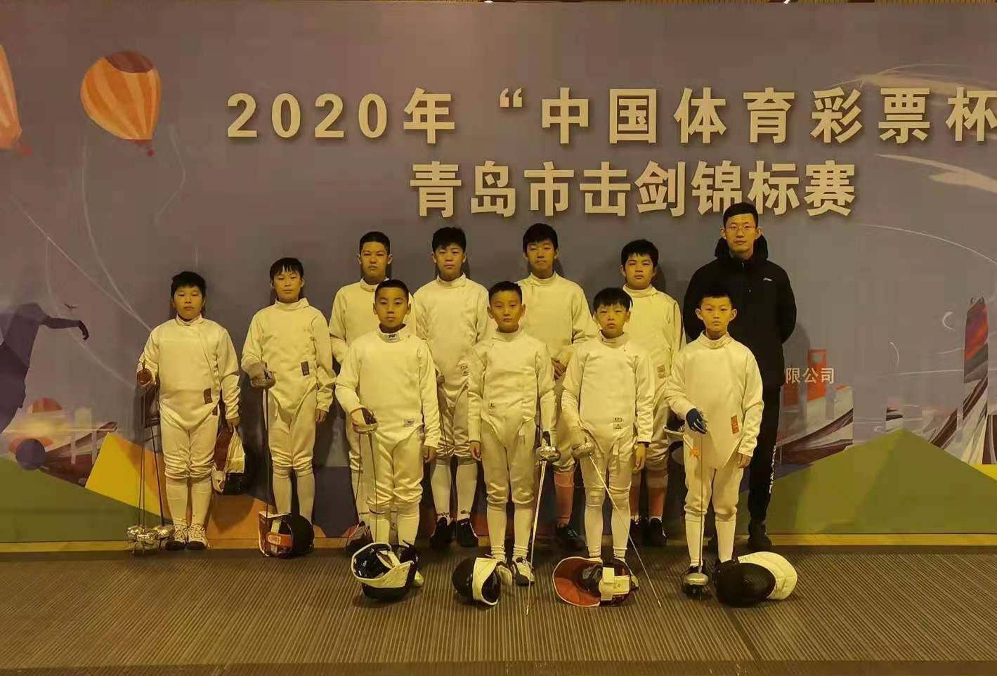 瑞典击剑选手斩获金牌，一往无前